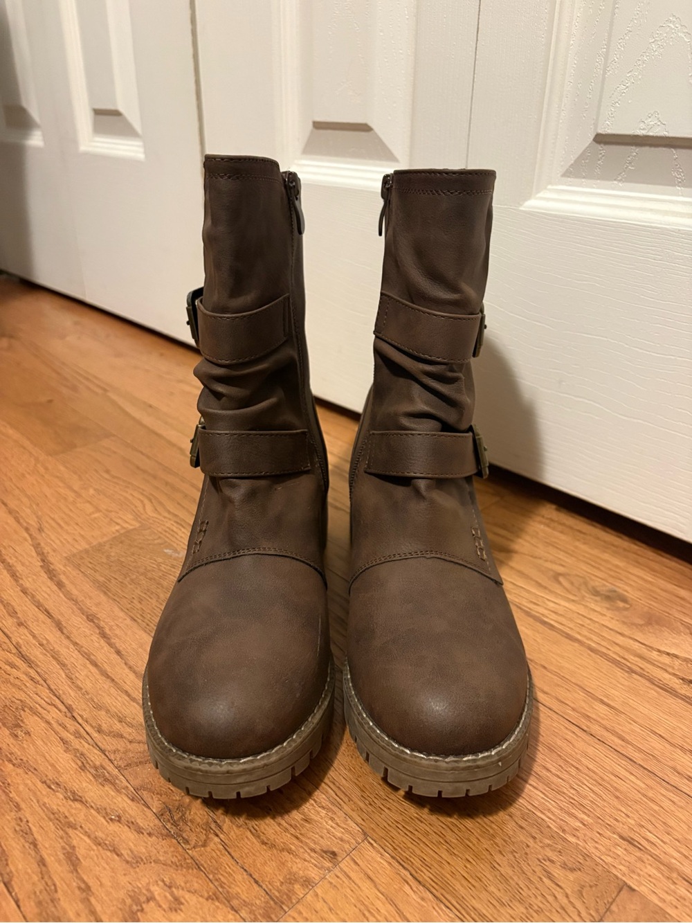Global Win Brown leather ankle boots